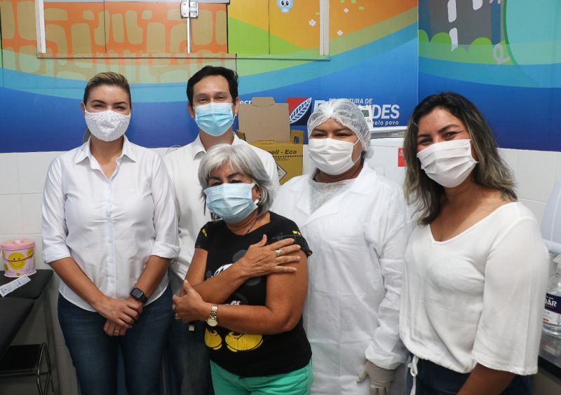 Benevides começa a vacinação contra a Covid <div class='credito_fotos'>Foto: Divulgação &nbsp;&nbsp;|&nbsp;&nbsp; <a href='/midias/2021/originais/7206_43567f4b-1445-a790-b8aa-505dcd124afb.jpg' download><i class='fa-solid fa-download'></i> Download</a></div>