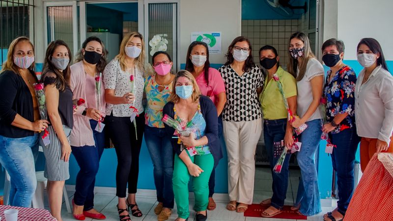 Servidoras da SEMED com a Prefeita Luziane Solon 