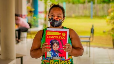 notícia: SEMED faz entrega de kits didáticos aos alunos  Rede Municipal de Ensino