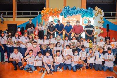 notícia: Premiação do Projeto #PartiuIDEB homenageia alunos da RME de Benevides 