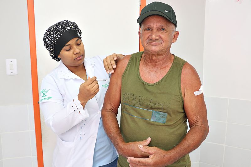 DIA D CAMPANHA DE VACINAÇÃO CONTRA INFLUENZA <div class='credito_fotos'>Foto: Márcio Souza &nbsp;&nbsp;|&nbsp;&nbsp; <a href='/midias/2023/originais/7710_fd2f4974-884e-968b-27e5-71b3ce76ba1c.jpg' download><i class='fa-solid fa-download'></i> Download</a></div>