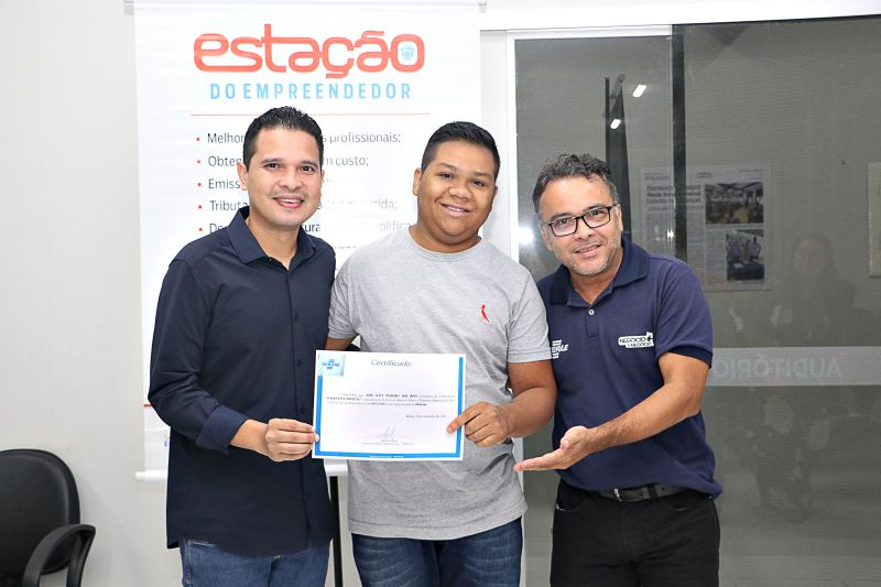 Entrega dos Certificados dos Cursos em Parceria com o SEBRAE <div class='credito_fotos'>Foto: Márcio Souza &nbsp;&nbsp;|&nbsp;&nbsp; <a href='/midias/2023/originais/7724_3e86420f-7350-7573-e7c9-479ad8635f8d.jpg' download><i class='fa-solid fa-download'></i> Download</a></div>