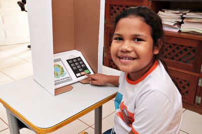 notícia: Alunos da Rede Municipal elegem representantes de turma como num processo democrático eleitoral 