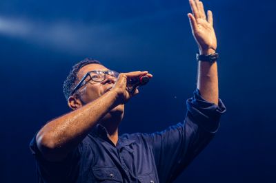 notícia: Feira da Família Cristã é marcada por energia e espiritualidade com show de Anderson Freire