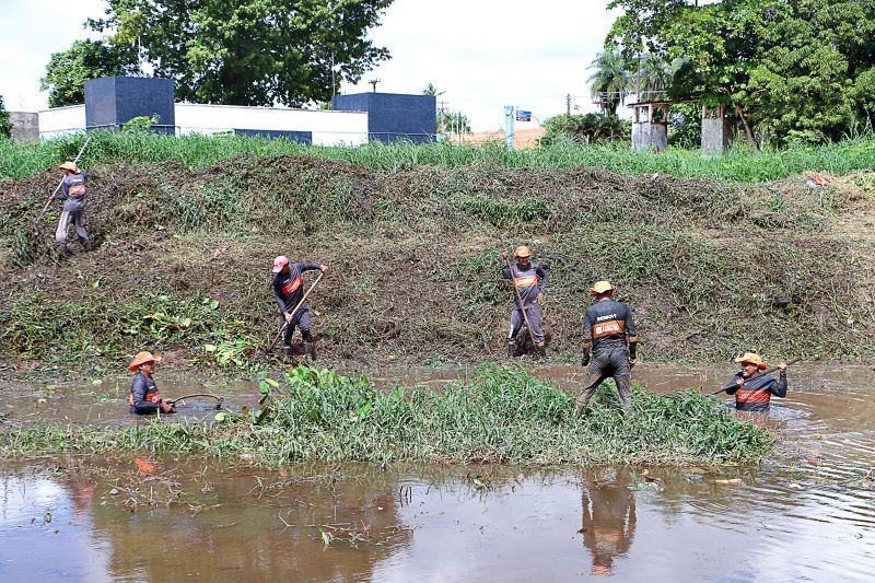 LIMPEZA DO IGARAPÉ QUEBRA GALHO <div class='credito_fotos'>Foto: Márcio Souza &nbsp;&nbsp;|&nbsp;&nbsp; <a href='/midias/2024/originais/7745_43ecb7a2-2273-2ab1-a279-171db269c69b.jpg' download><i class='fa-solid fa-download'></i> Download</a></div>
