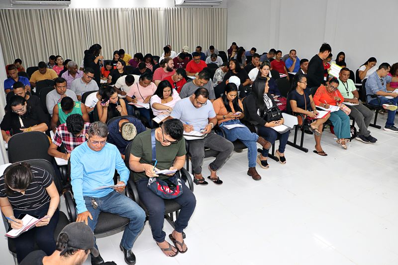 PLANTÃO DE EMPREGABILIDADE CEMTER <div class='credito_fotos'>Foto: Márcio Souza &nbsp;&nbsp;|&nbsp;&nbsp; <a href='/midias/2024/originais/7748_f16dd25b-8bed-d97e-701d-24fd79209fd2.jpg' download><i class='fa-solid fa-download'></i> Download</a></div>