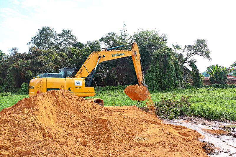 CONTINUAÇÃO DA LIMPEZA DO IGARAPÉ DO BELO JARDIM <div class='credito_fotos'>Foto: Márcio Souza &nbsp;&nbsp;|&nbsp;&nbsp; <a href='/midias/2024/originais/7759_5f3fe040-a9d0-c157-51fa-8d120ff2e37b.jpg' download><i class='fa-solid fa-download'></i> Download</a></div>