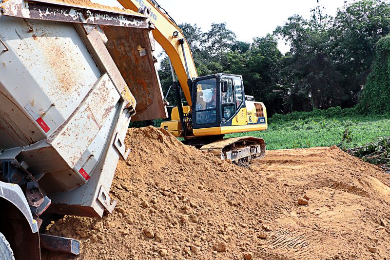 CONTINUAÇÃO DA LIMPEZA DO IGARAPÉ DO BELO JARDIM <div class='credito_fotos'>Foto: Márcio Souza &nbsp;&nbsp;|&nbsp;&nbsp; <a href='/midias/2024/originais/7759_b94b9c8d-e939-8daf-5601-a275d1859189.jpg' download><i class='fa-solid fa-download'></i> Download</a></div>