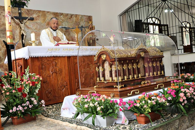 Visita de Relíquias da St Terezinha- Carmelo <div class='credito_fotos'>Foto: Márcio Souza &nbsp;&nbsp;|&nbsp;&nbsp; <a href='/midias/2024/originais/7850_58e3d1fd-5488-6083-f01e-9b9fc16679c2.jpg' download><i class='fa-solid fa-download'></i> Download</a></div>