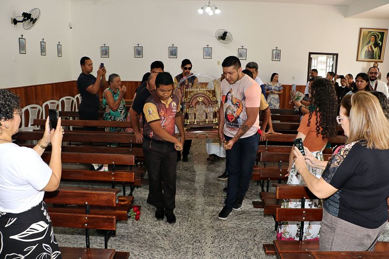 Visita de Relíquias da St Terezinha- Carmelo <div class='credito_fotos'>Foto: Márcio Souza &nbsp;&nbsp;|&nbsp;&nbsp; <a href='/midias/2024/originais/7850_ccc10ba9-f297-81e7-b55e-c97f54a2a908.jpg' download><i class='fa-solid fa-download'></i> Download</a></div>