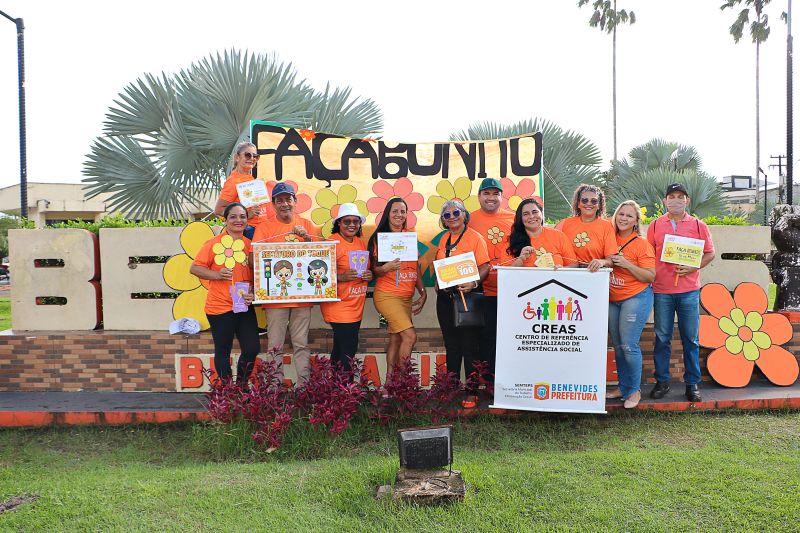 Panfletagem no Centro comercial <div class='credito_fotos'>Foto: Márcio Souza &nbsp;&nbsp;|&nbsp;&nbsp; <a href='/midias/2024/originais/7938_851d1946-426f-5216-7704-34a78c499afa.jpg' download><i class='fa-solid fa-download'></i> Download</a></div>