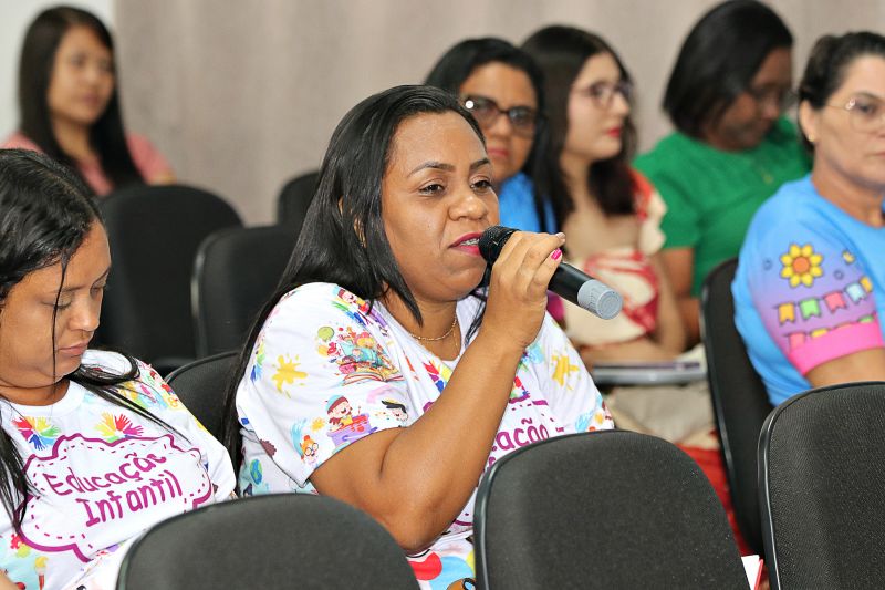 Formação do Programa de Leitura e Escrita da Educação LEEI <div class='credito_fotos'>Foto: Márcio Souza &nbsp;&nbsp;|&nbsp;&nbsp; <a href='/midias/2024/originais/7970_97a17cc7-e1bb-201d-e506-c3ea48f03977.jpg' download><i class='fa-solid fa-download'></i> Download</a></div>