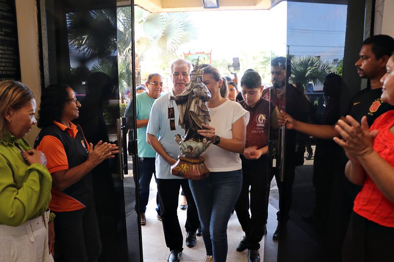 VISITA DA IMAGEM DE NOSSA SENHORA DO CARMO - PREFEITURA <div class='credito_fotos'>Foto: Márcio Souza &nbsp;&nbsp;|&nbsp;&nbsp; <a href='/midias/2024/originais/7977_4cabf4f5-a554-0d98-ff16-1dcd8c4d1de1.jpg' download><i class='fa-solid fa-download'></i> Download</a></div>