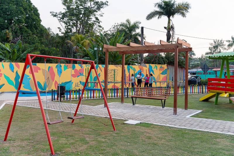 Os brinquedos que fazem parte do playground encantaram as crianças de Paricatuba