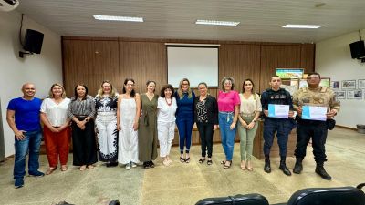 notícia: Centro de Formação e Pesquisa certifica guardas municipais pela participação no ciclo de sensibilização "Papai tá aqui"