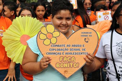 notícia: Prefeitura de Benevides realiza caminhada em alusão ao Maio Laranja