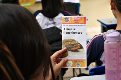 notícia: Projeto Serpentes e Cia realiza evento educacional sobre animais peçonhentos e conscientização ambiental na Escola Deusarina