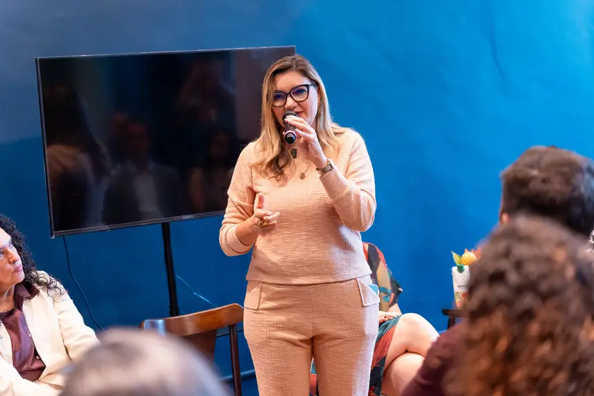 ″Estamos transformando resíduos em oportunidades″, ressaltou a prefeita Luziane Solon, que apresentou o programa Benevides Recicla e seus resultados concretos.