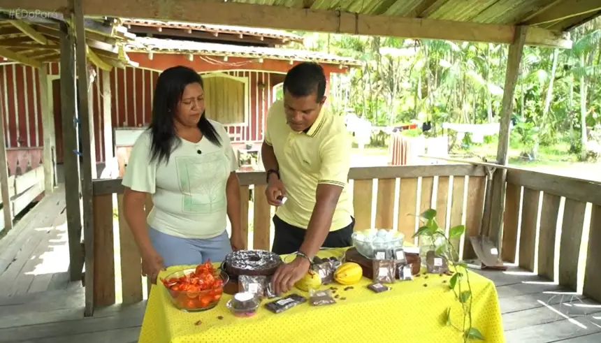 A produtora rural Eliana Reis (Comunidade de Santo Amaro, Taiassuí) foi entrevistada e detalhou a qualidade do cacau, fonte de renda para os agricultores familiares.