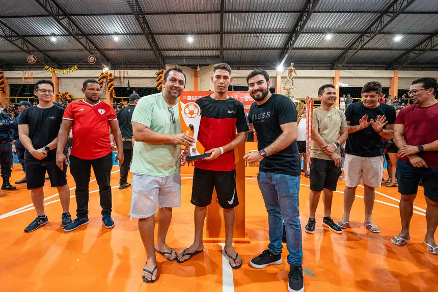  <div class='credito_fotos'>Foto: Heloam Sousa &nbsp;&nbsp;|&nbsp;&nbsp; <a href='/midias/2025/originais/20251129194642-GF00009221-F00107542.webp' download><i class='fa-solid fa-download'></i> Download</a></div>