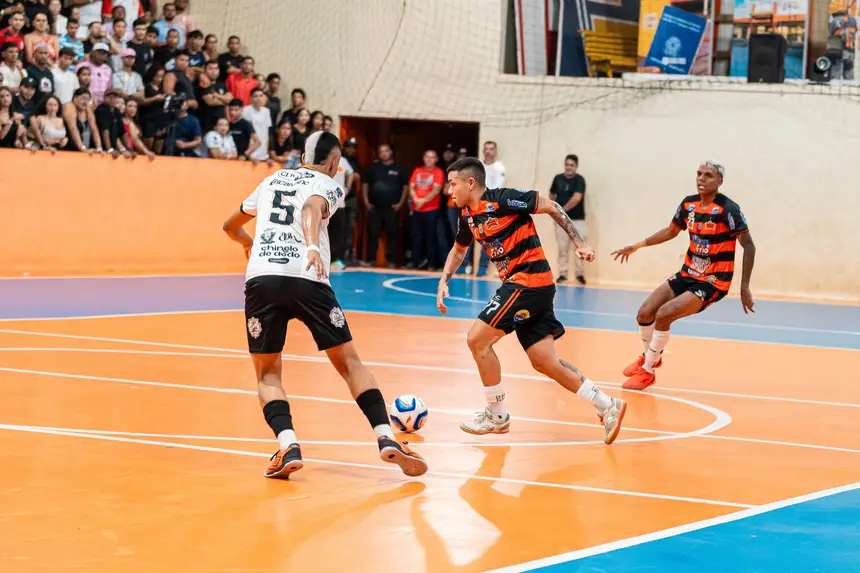  <div class='credito_fotos'>Foto: Heloam Sousa &nbsp;&nbsp;|&nbsp;&nbsp; <a href='/midias/2025/originais/20251129194716-GF00009221-F00107563.webp' download><i class='fa-solid fa-download'></i> Download</a></div>