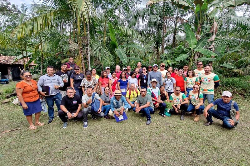 ENCERRAMENTO DO SEMINÁRIO DE PLANEJAMENTO SEMAGRI - VISITA A PROPRIEDADE SO SR LUIZ <div class='credito_fotos'>Foto: Márcio Souza &nbsp;&nbsp;|&nbsp;&nbsp; <a href='/midias/2025/originais/8050_5560e725-d653-5e8f-70fd-ac594dc2ccaa.jpg' download><i class='fa-solid fa-download'></i> Download</a></div>