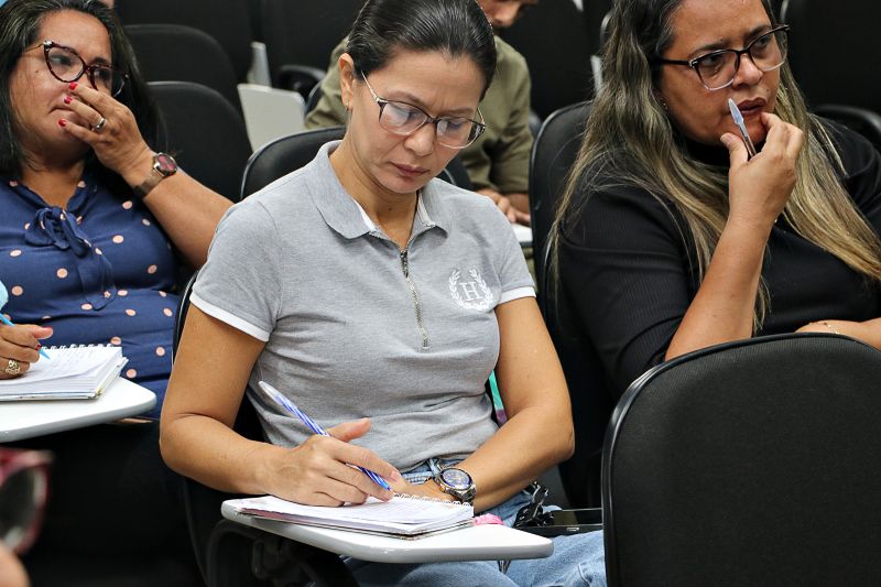 Encontro dos gestores com mobilizadores do Benevides Recicla. <div class='credito_fotos'>Foto: Márcio Souza &nbsp;&nbsp;|&nbsp;&nbsp; <a href='/midias/2025/originais/8064_97f8d69e-1235-e5fa-f03f-dfb6548abddc.jpg' download><i class='fa-solid fa-download'></i> Download</a></div>
