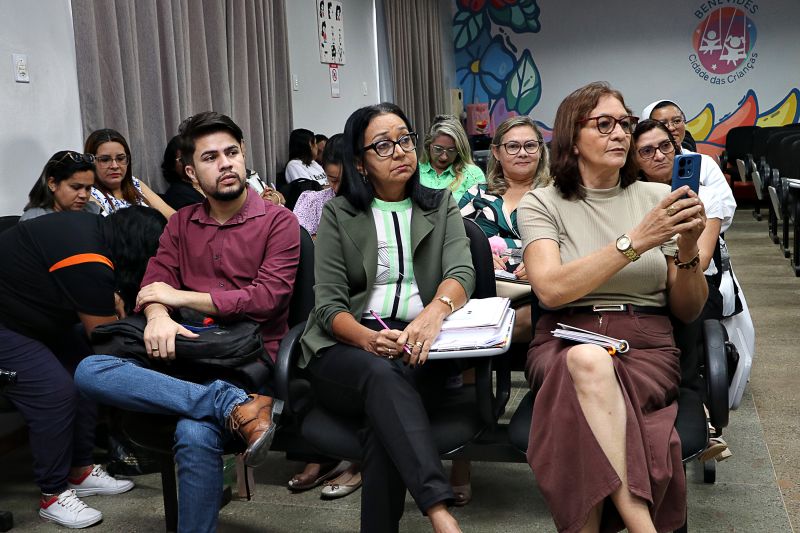 Encontro dos gestores com mobilizadores do Benevides Recicla. <div class='credito_fotos'>Foto: Márcio Souza &nbsp;&nbsp;|&nbsp;&nbsp; <a href='/midias/2025/originais/8064_ea486973-0753-9289-2b2d-a6f209cb1fb9.jpg' download><i class='fa-solid fa-download'></i> Download</a></div>