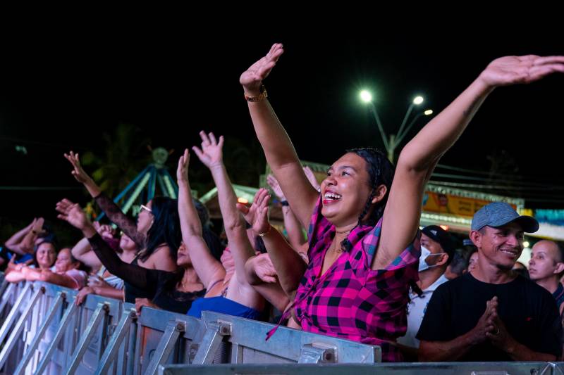 Sassaricando 2025 estreia com sucesso e lota arena cultural