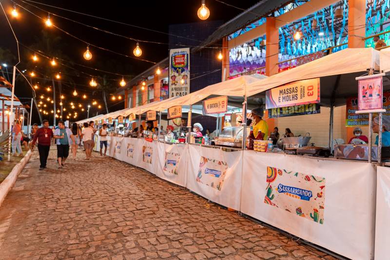 Sassaricando 2025 estreia com sucesso e lota arena cultural