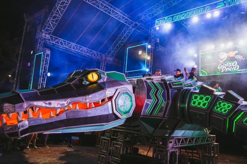 Sassaricando 2025 estreia com sucesso e lota arena cultural