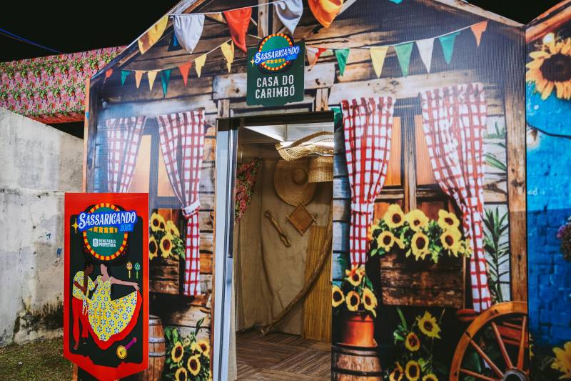 Sassaricando 2025 estreia com sucesso e lota arena cultural