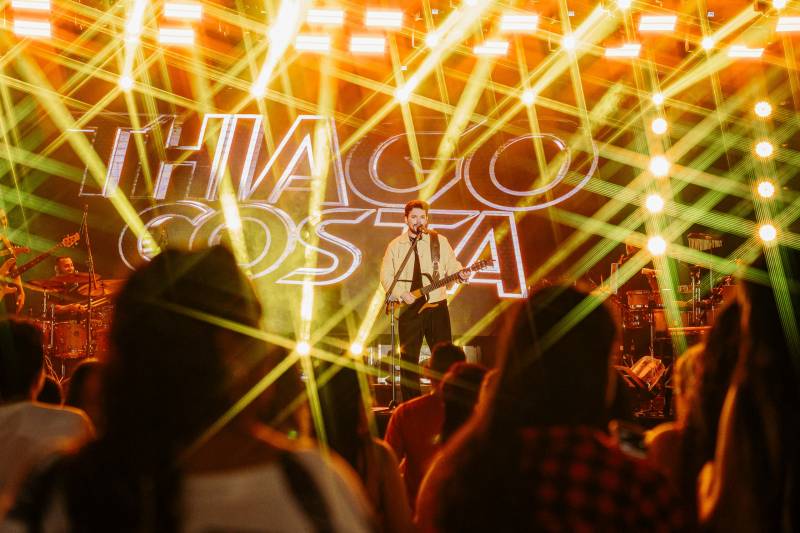 Sassaricando 2025 segue arrastando multidões na segunda noite do maior São João do Pará