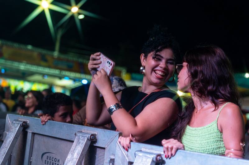 Sassaricando 2025 segue arrastando multidões na segunda noite do maior São João do Pará