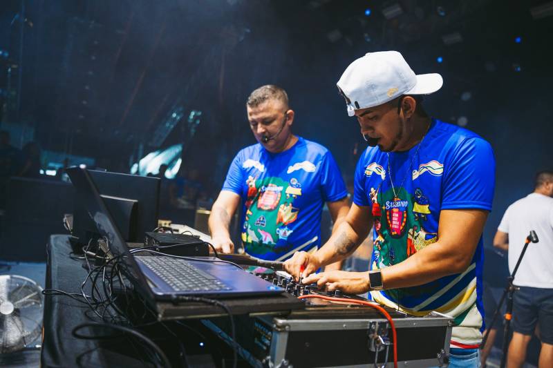 Sassaricando 2025 segue arrastando multidões na segunda noite do maior São João do Pará