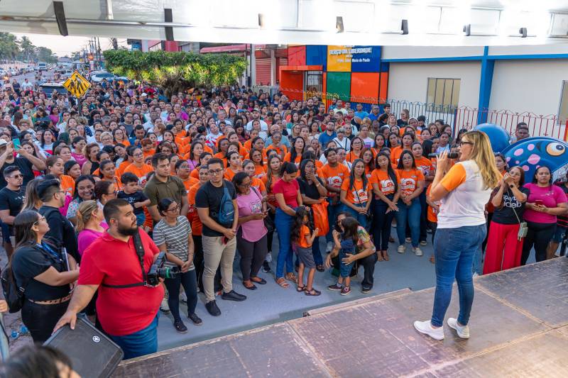 Centenas de pessoas compareceram para prestigiar a inauguração do novo anexo do CMEI Professora Edna Maria de Paula, em uma celebração que marcou o fim da espera por vagas em creche e a transformação da educação em Benevides.