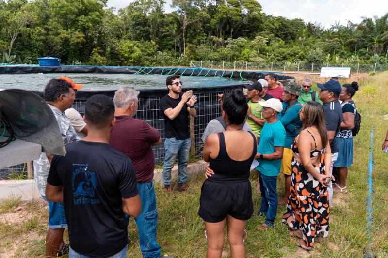 O engenheiro de pesca da Semagri, Tiago Duarte, ressalta a importância da vivência prática, onde os produtores puderam ver de perto os diferentes sistemas de produção.