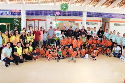 notícia: Benevides dá início à Semana do Meio Ambiente com plantio de ipês em escola referência em sustentabilidade