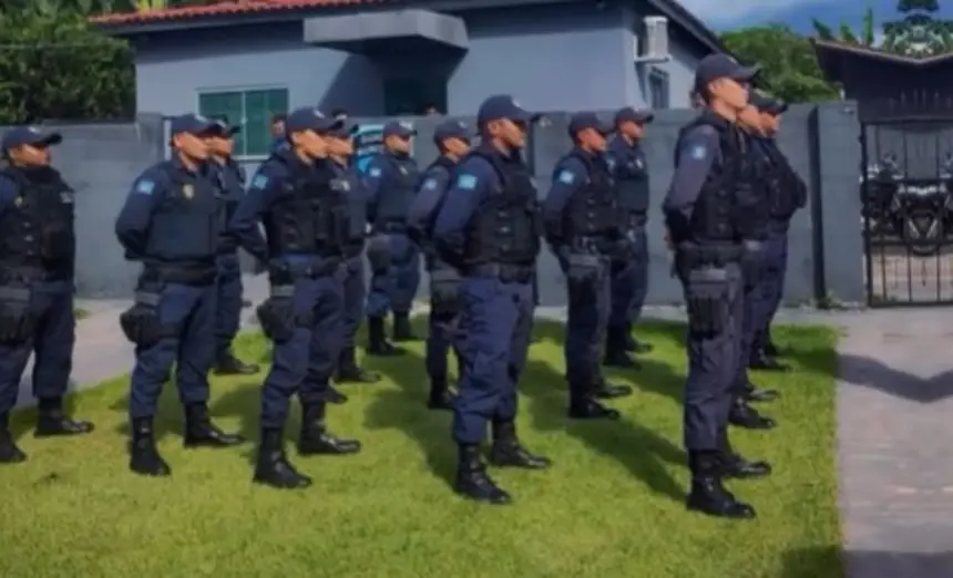 Trabalho em equipe: agentes da GMB atuam ao lado da Fiscalização de Trânsito em ação integrada de ordenamento urbano.