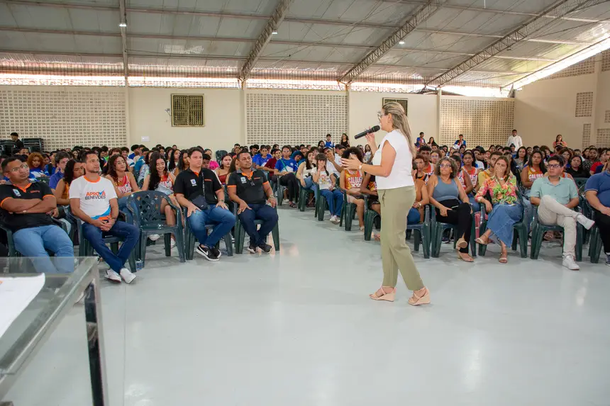 Compromisso renovado: a Prefeita Luziane já estuda a ampliação de vagas para que mais jovens realizem o sonho do ensino superior.