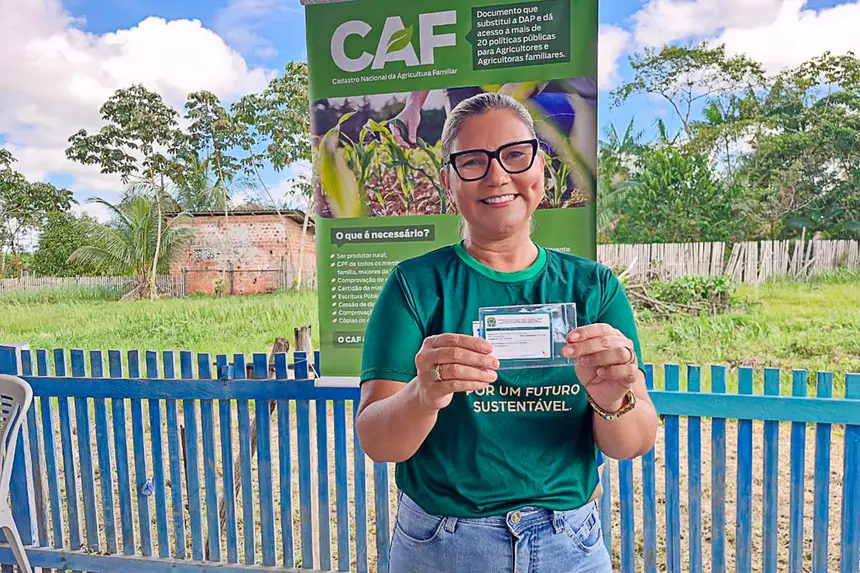 ENTREGA DE CADASTRO DE AGRICULTURA FAMILIAR NELSON MANDELA <div class='credito_fotos'>Foto: Márcio Souza &nbsp;&nbsp;|&nbsp;&nbsp; <a href='/midias/2026/originais/20260630124525-GF00009459-F00118987.webp' download><i class='fa-solid fa-download'></i> Download</a></div>
