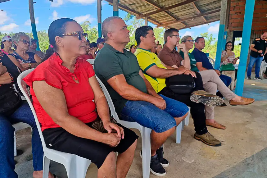 ENTREGA DE CADASTRO DE AGRICULTURA FAMILIAR NELSON MANDELA <div class='credito_fotos'>Foto: Márcio Souza &nbsp;&nbsp;|&nbsp;&nbsp; <a href='/midias/2026/originais/20260630124538-GF00009459-F00118995.webp' download><i class='fa-solid fa-download'></i> Download</a></div>