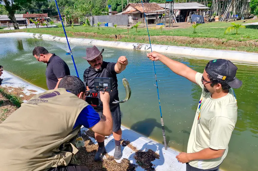 Bastidores da reportagem especial da TV Record - Record News sobre o potencial turístico e econômico de Benevides gravada no último dia 14 de Julho em diversos pontos do município.

O especial irá ao ar (em breve) na TV Record Belém e na Record News <div class='credito_fotos'>Foto: Márcio Souza &nbsp;&nbsp;|&nbsp;&nbsp; <a href='/midias/2026/originais/20260714133949-GF00009476-F00119761.webp' download><i class='fa-solid fa-download'></i> Download</a></div>