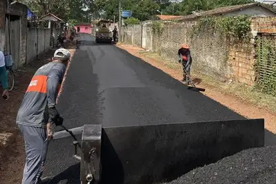 notícia: Prefeitura de Benevides avança com serviços de iluminação e pavimentação asfáltica