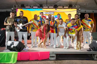 notícia: Carnaval pede passagem no Centro Comercial de Benevides e já se anuncia por todo o município